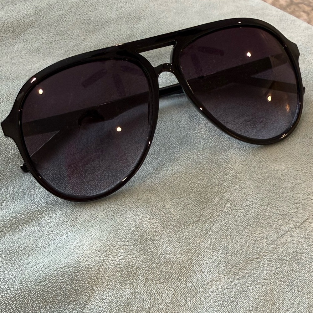 Reaction by Kenneth Cole black sunglasses